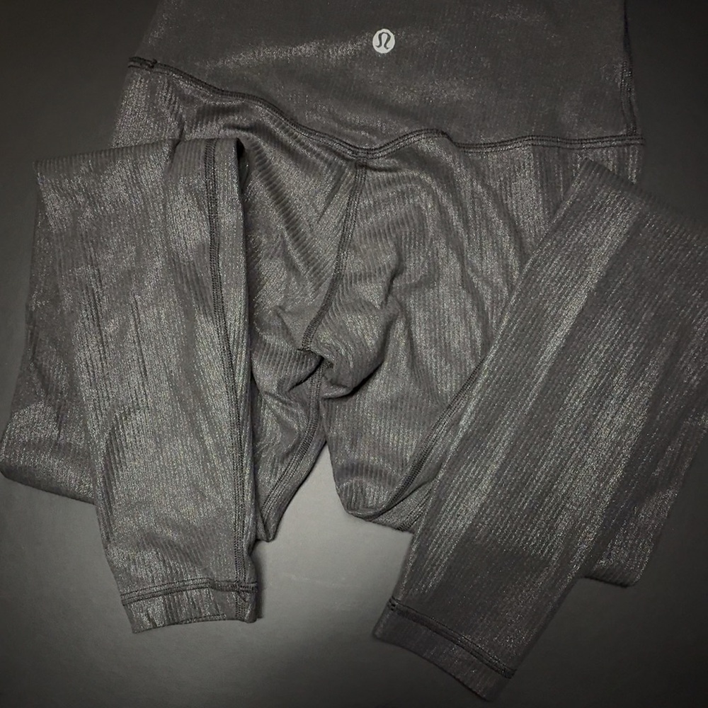 SOLD athletica Black tights - Picture 3 of 4